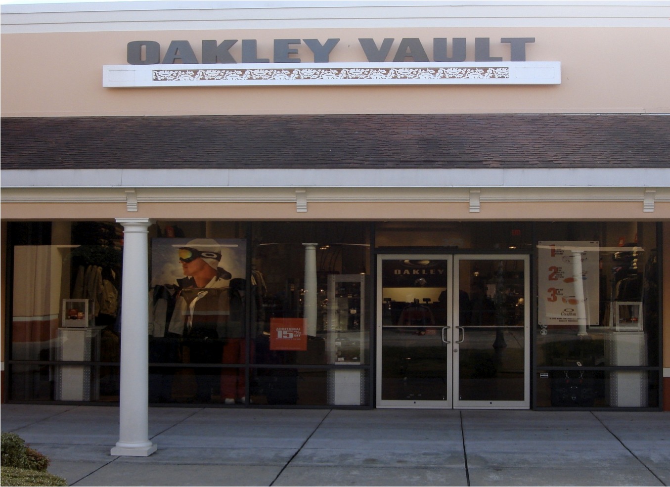 oakley vault vacaville phone number